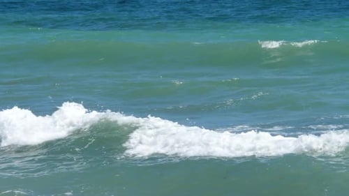 Türkisfarbene Meerwasseroberfläche