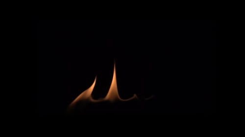 Kleine Flammen flackern