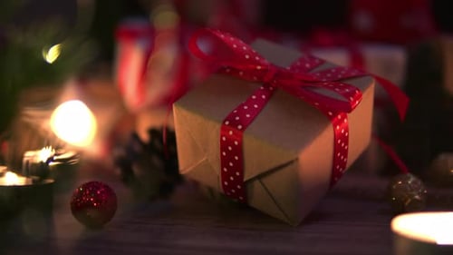 Weihnachtsgeschenke bei Nacht