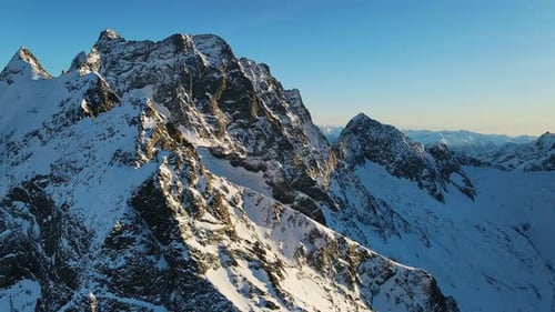 Sommets de Dombai au coucher du soleil
