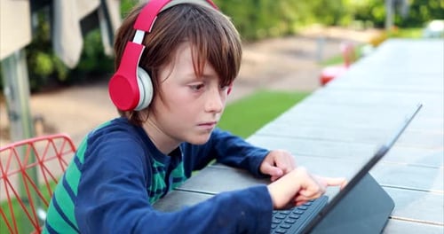 Fernunterricht auf einem Tablet
