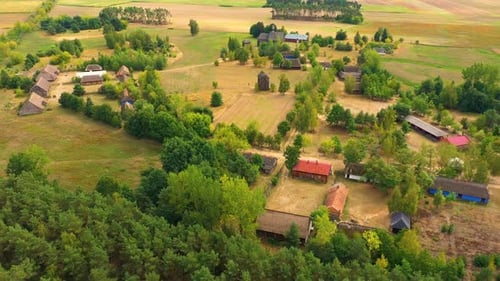Denkmalpark der Holzarchitektur Maurzyce, antikes Gebäude im Freilichtmuseum. Lowicz, Polen