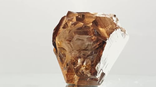 Rauchquarz Mineral Rock Edelstein Quarz Geologie Exemplar, Quarz rotiert auf schwarzem Hintergrund