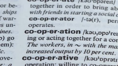 Coopération, mot pointé du crayon dans le vocabulaire Processus de travail d'équipe Ensemble