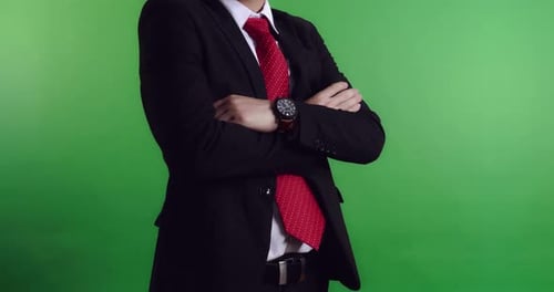 Hombre de negocios con los brazos cruzados