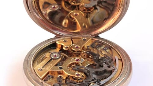 Zeitchronographenwerk auf weißem Hintergrund 2