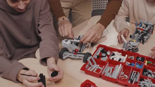 Building Robotic Models At Class