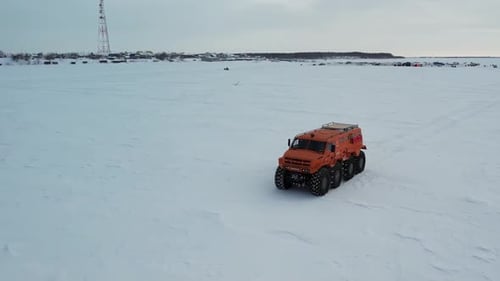 Véhicule tout-terrain à huit roues