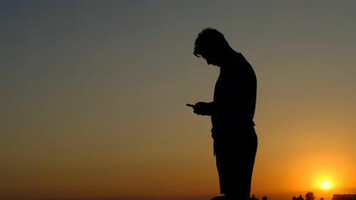 Téléphone de messagerie pour adolescents silhouette