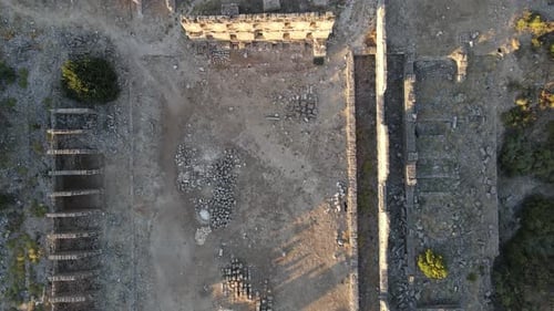 Drohnen-Luftaufnahme der antiken Stadtruinen