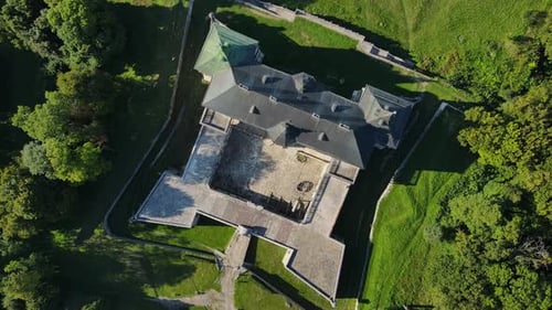 Aerial Shot Village Castillo de Pidhoretsk.
Ucrania