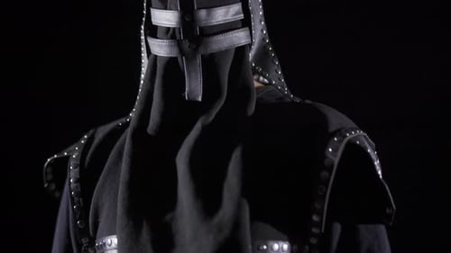 Historischer mongolischer Krieger. Schwarzer Hintergrund.