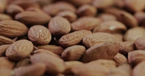Nahaufnahme Slider Shot Mandeln liegen auf dem Tisch Select Delicious Grains