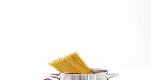 Raw spaghetti with cherry tomatoes and garlic