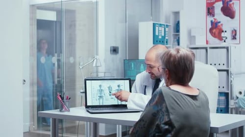 Erklärung des menschlichen Skeletts für ältere Patienten