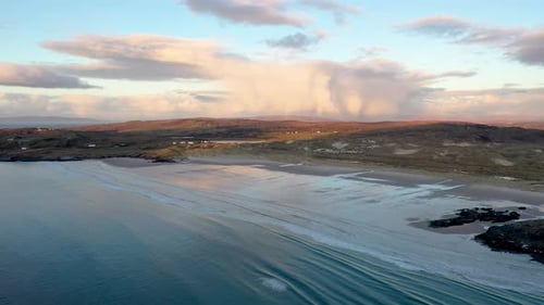 Die Küste zwischen Kiltoorish Bay Beach und der Sheskinmore Bay zwischen Ardara und Portnoo in Donegal