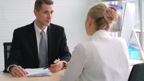 Solicitante de empleo en entrevista de trabajo: reunión con el gerente