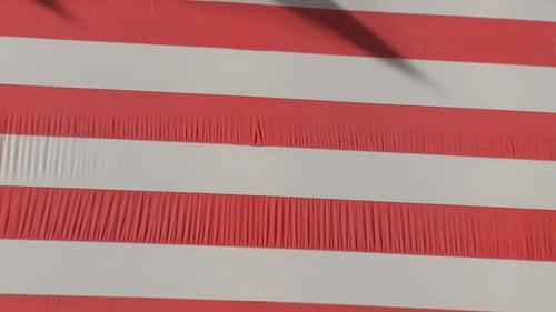 Flagge auf Gebäude verkleinern