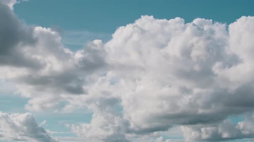 Zeitraffer für die Bewegung der Cumulonimbus-Wolke.