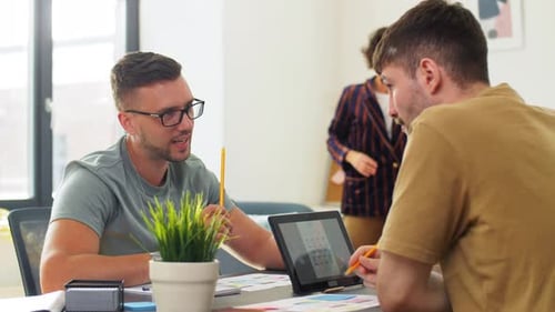 Equipe de negócios ou startups trabalhando no escritório