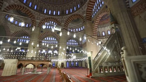 Intérieur de la magnifique mosquée Selimiye ottoman d'Edirne