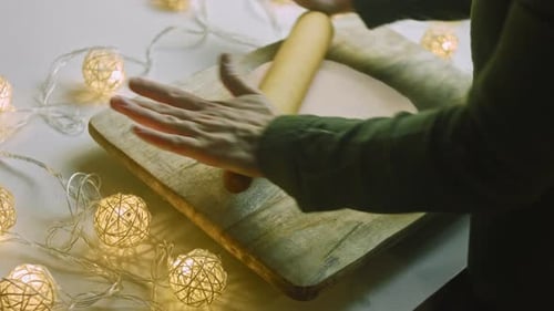 I Spread the Cream on the Square Baking Cakes