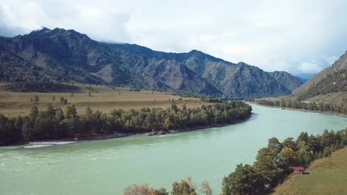 Altai-Berg Und Fluss