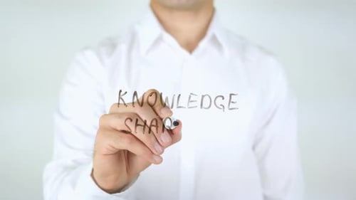 Adult Writing Knowledge Sharing On Glass