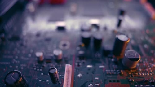 Integrierte Leiterplatte mit Prozessor in Nahaufnahme