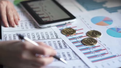 Analyzing Bitcoin Data with Pen and Tablet