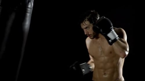 Sportliches Training Boxen für Männer in Zeitlupe