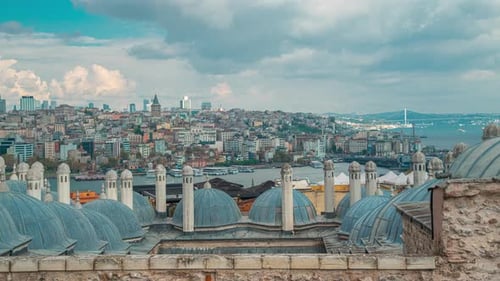 Techo timelapse del Gran Bazar, la mezquita de Sulemaniye y la Torre Beyazit en Estambul, Turquía