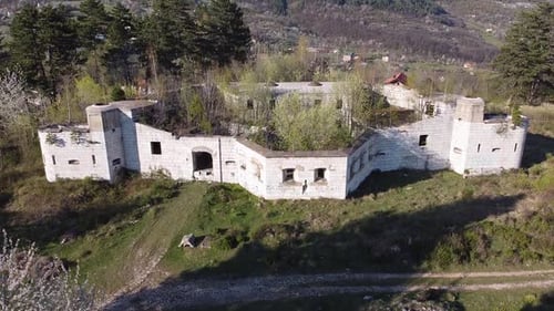 Antiguo fuerte militar abandonado - V1