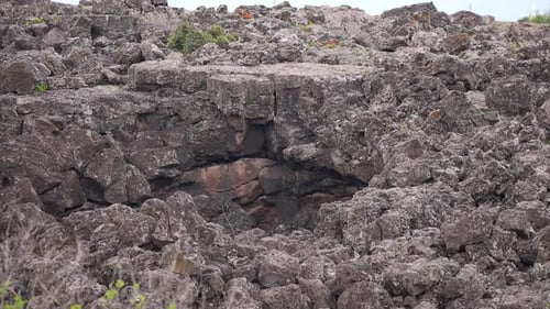 Risse in Basaltfelsen