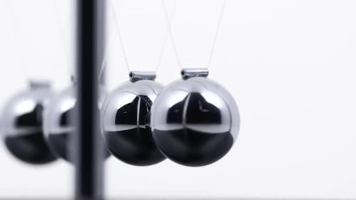 Newton Cradle in Zeitlupe