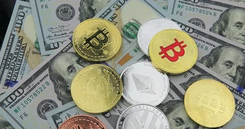 Bitcoin et crypto-monnaie sur des billets de cent dollars