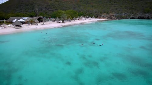 Playa Cas Abou en la isla caribeña de Curazao Playa Cas Abou en Curazao Caribe Tropical White