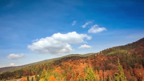 Hermoso paisaje con colinas y montañas