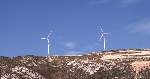 Windenergieanlagen und Hochspannungsleitungen 2