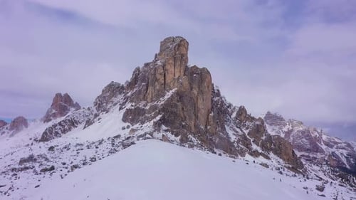Montagne Ra Gusela près du col de Giau en hiver