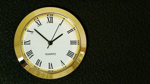 Montre avec chiffres romains (Time-Lapse)