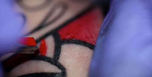 Mit Needle Tattoo weiterarbeiten