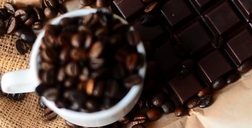 Barra de granos de café y chocolate