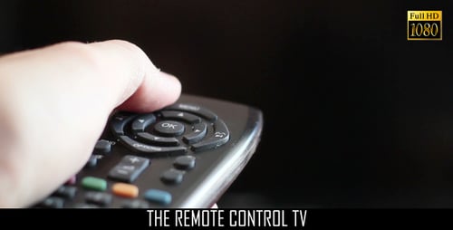 El televisor con control remoto