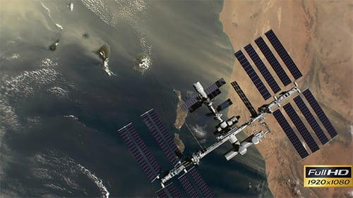 Earth Zoom fährt an der Raumstation vorbei