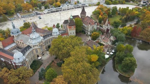 S'éloigner du château de Vajdahunyad à Budapest