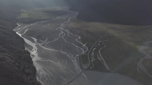 Vale nos Alpes do Sul na Nova Zelândia
