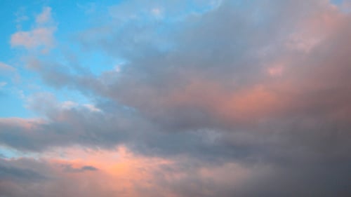 Abend bewölkter Himmel