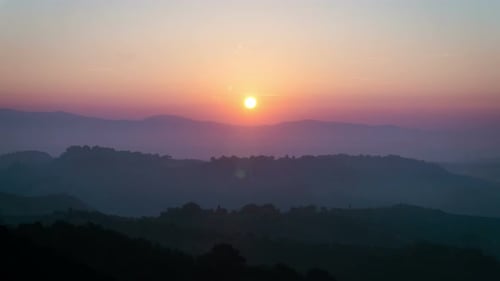 Scenic Sunrise Over Rolling Hills and Fog