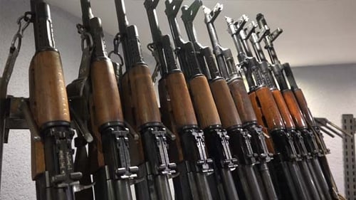 Waffenkammer und russisches automatisches Gewehr